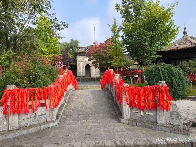 参观勉县武侯祠