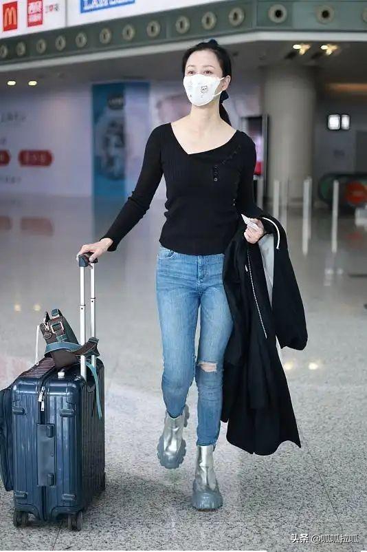 别眨眼！女星穿紧身牛仔裤狂炫身材，细腰翘臀的暴击谁顶得住