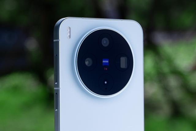 一抹自在蓝 温润如丝绒 vivo X300真机图赏