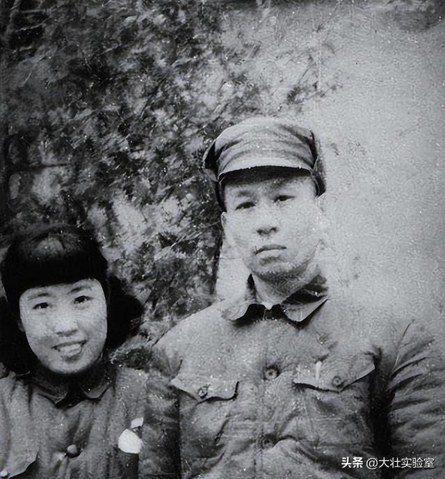 王光美有多美？1940年王光美在大学留影，19岁气质出众