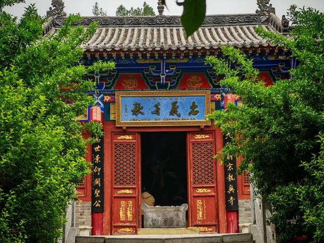 堪称洛阳第二寺，人少景美还免费，还藏着一处花海