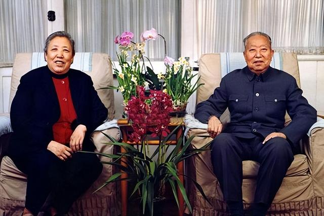 15岁入党	，18岁和主席结婚，如今仍健在，却几乎不露面