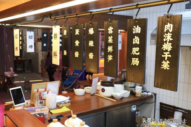 贵州文旅天塌了！游客遇阴阳菜单，遭店家威胁"不能平安到家"