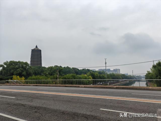 因为住得近，正好逛逛北京的玲珑塔公园