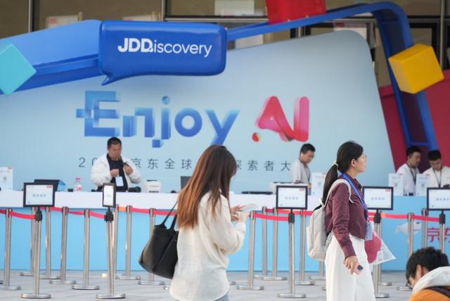 京东物流发布超脑大模型2.0，“自主进化”成物流技术应用新范式