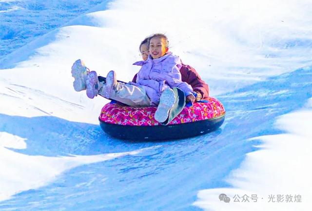 敦煌“童话雪乡”引客来
