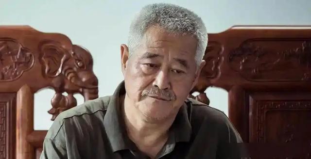 赵本山长子赵铁蛋因病去世	，女儿成网红，亿万家产会花落谁家？