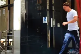 曝萧亚轩混血帅哥男友是假富二代?!分手男方死缠烂打 萧亚轩回应!图片