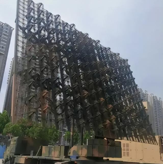 特朗普下令美军开火，中国雷达立下大功，马杜罗拒绝向美国投降