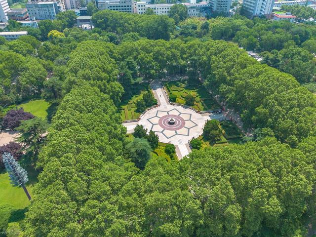这座被火车拉来的中原第一省会，比你想象的要好玩多了
