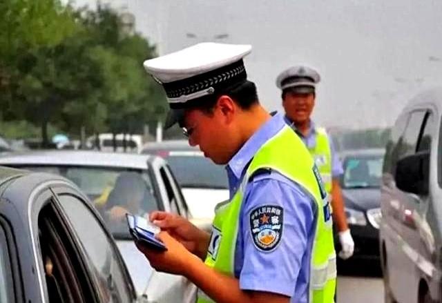 新的查车方式来临！交警不看你的驾驶证、行驶证