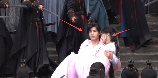 《天地剑心》《山河枕》各看4集，一部直接弃剧，一部熬夜狂追！