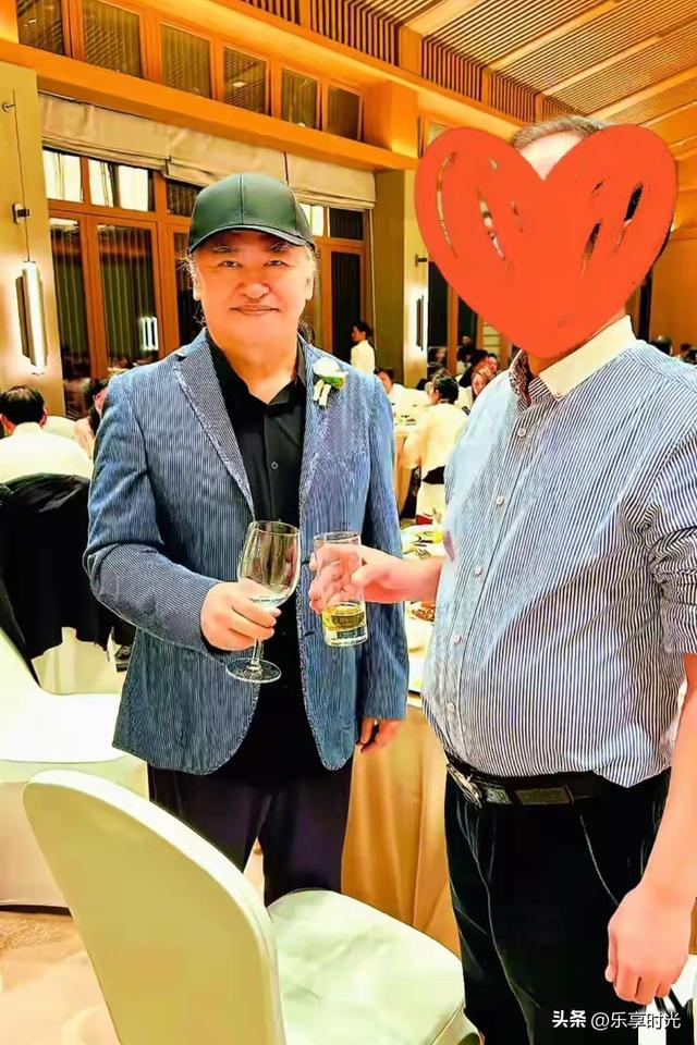 刘欢女儿在重庆举行婚礼！桌上摆了茅台，刘欢哭了，不舍女儿出嫁