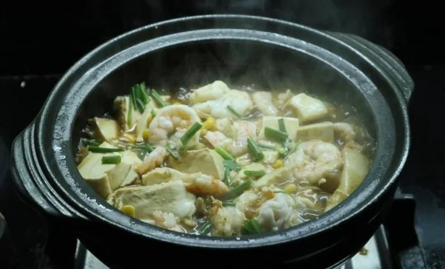 这3种食材一锅焖，天冷就适合吃这道菜，鲜嫩入味，全家都爱吃