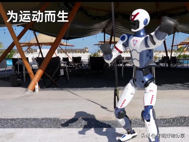 新“科技春晚”燃爆魔都！宇树机器人大打出手，智元泼墨题字！