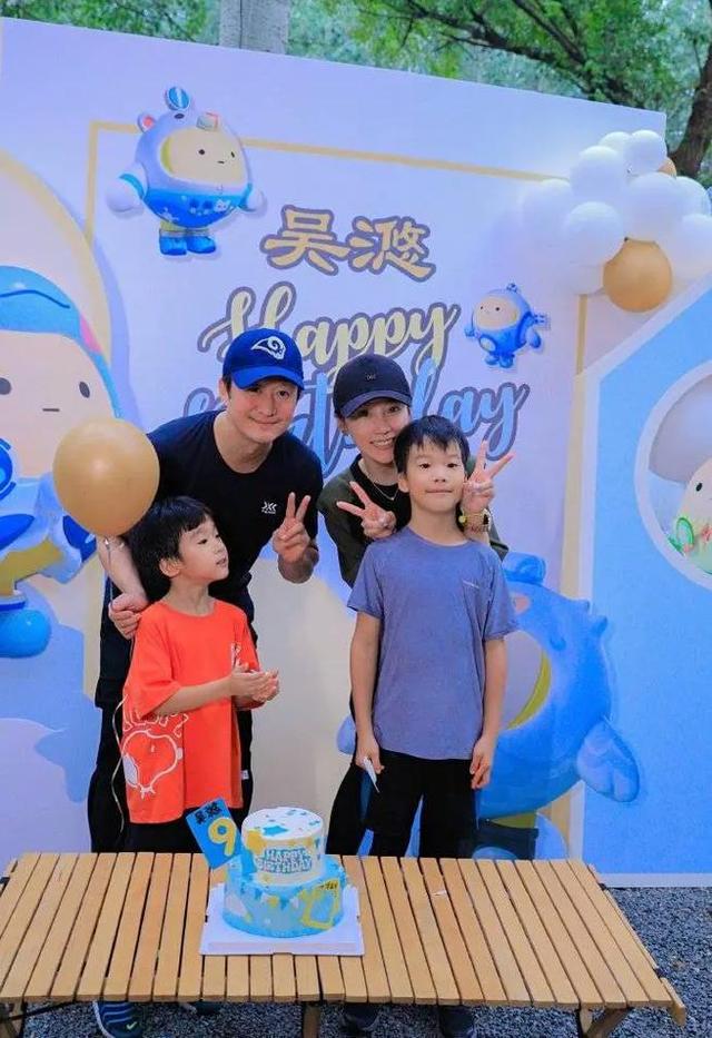 瞒了我们49年，原来他就是吴京的父亲，难怪谢楠铁了心要嫁他