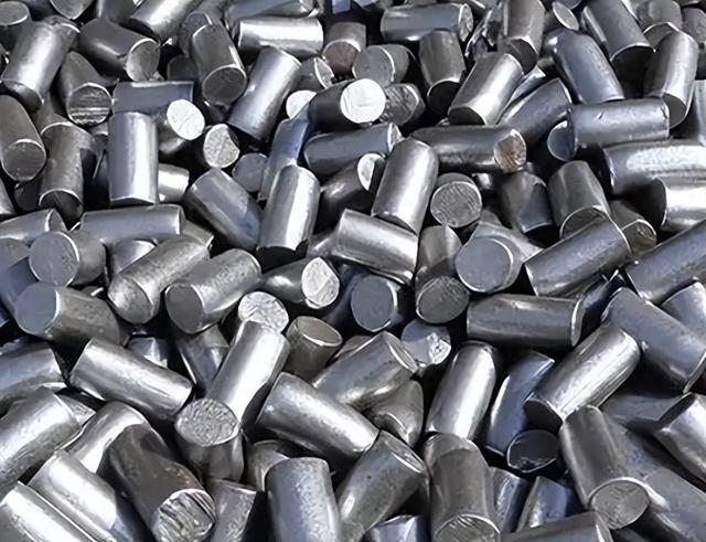 中国突破超纯铁技术！十万吨仅含8公斤杂质，打破美日垄断