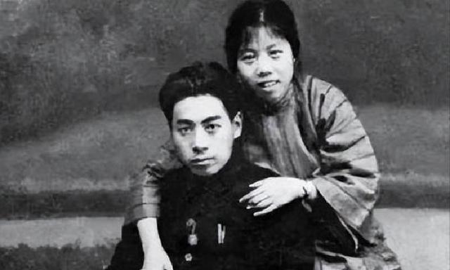 邓颖超晚年透露：周总理在上海还有一任妻子，并且不让她穿高跟鞋