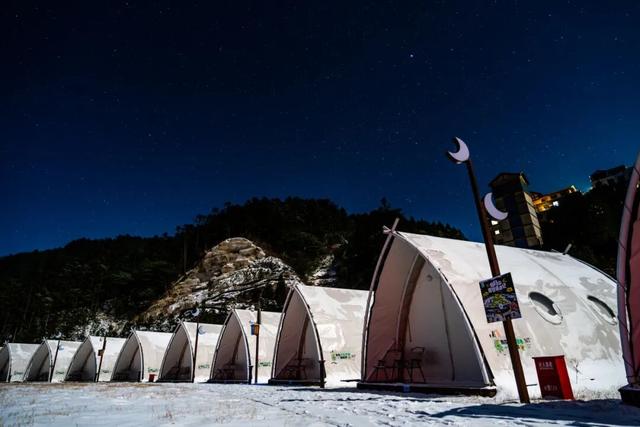 谁懂啊！今日明月山的云海简直在掌心流动！