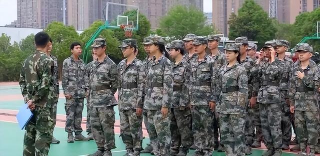 开局天崩，679分寒门贵子考上国防科技大学，恶心的一幕却发生了