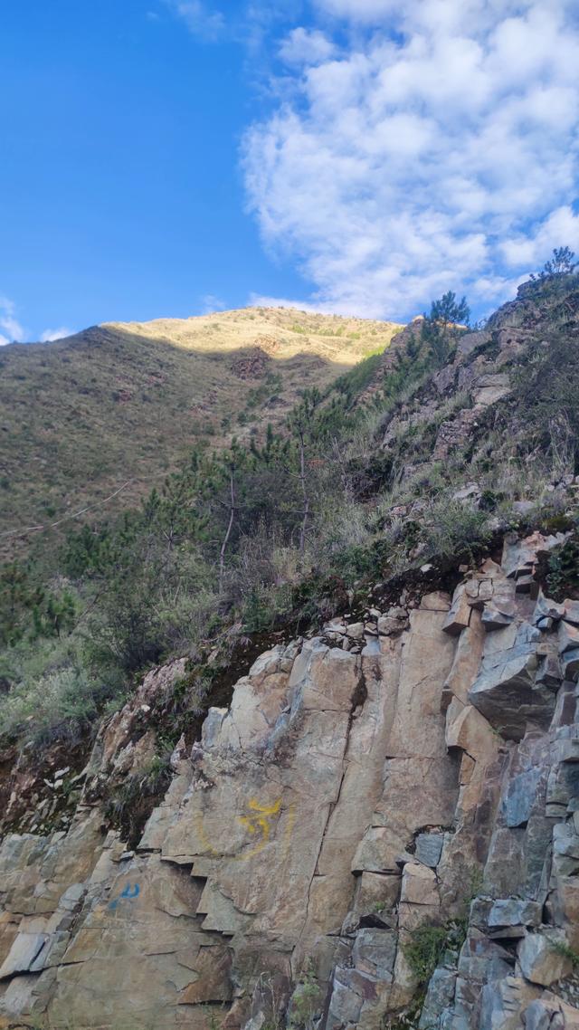 爬拉萨南山公园