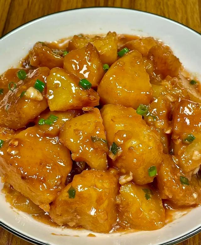 钾是香蕉的50倍，建议中老年隔天吃一次它，腿脚有劲，对肝脏也好