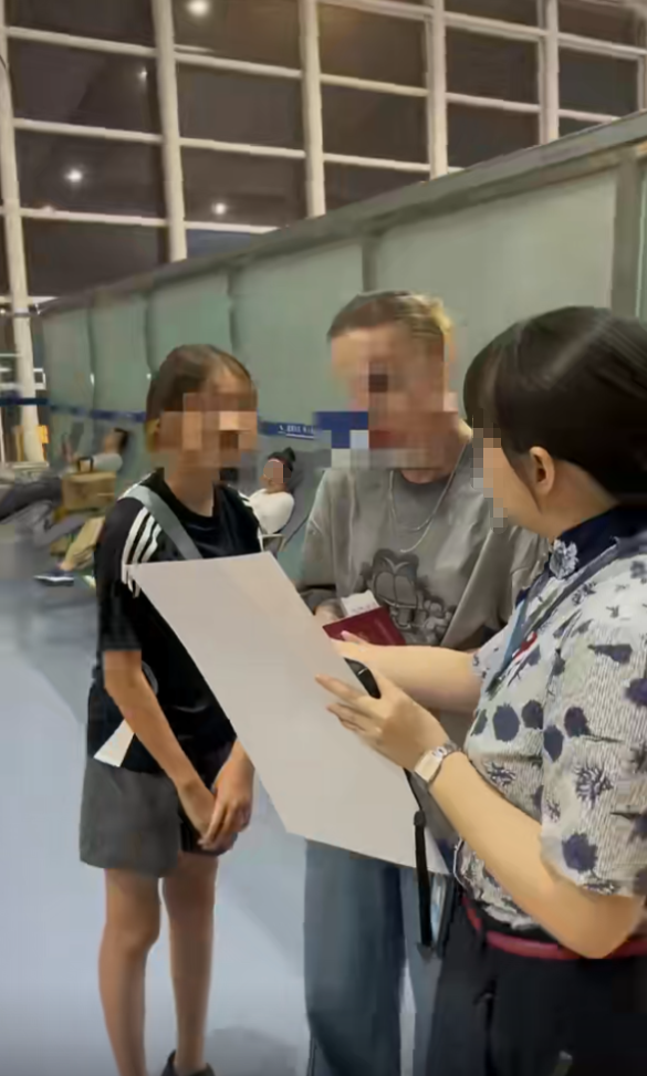 老外带火机坐飞机后续，当事人直播发声，3大疑点全解开