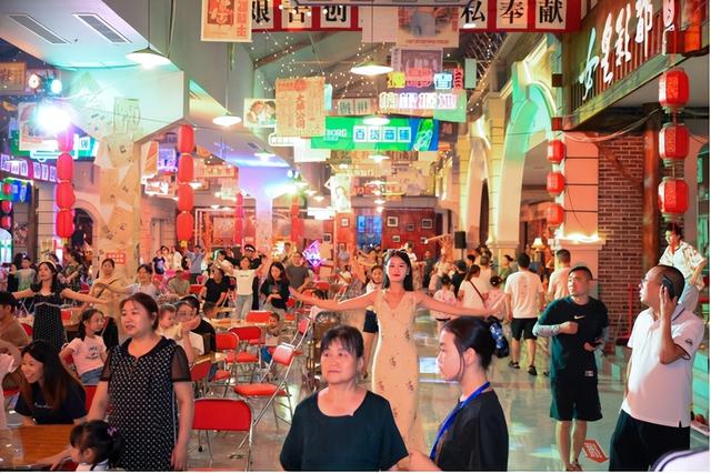 广元不远 周末优选 | 白天热到不想出门？玩法上新，来给利州比个“Yè”！
