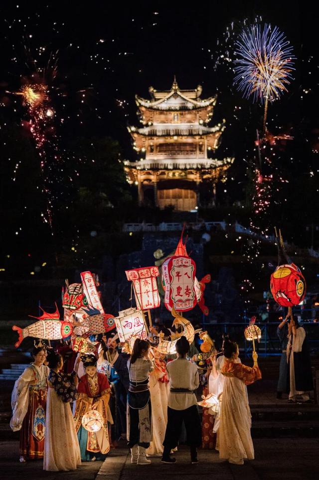 就读于黄山市的大一新生看过来，这里免门票！杭州南京市民门票半价！