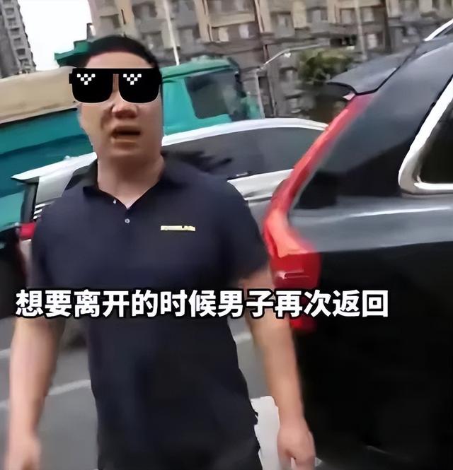 闹大了！别车工装男已被拘，真实身份被扒，警方回应，网友立大功