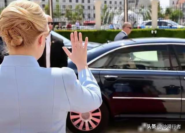 捷克斯洛伐克美女总统，火了全网，超高颜值，体态丰腴，真的很美