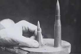 中国美女网红单手打巴雷特大狙，一枪震断锁骨！后坐力有这么大？图片