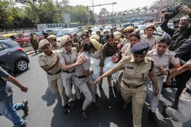 局势突然紧张！印度发出侵略威胁，扬言24小时内吞并邻国一个省