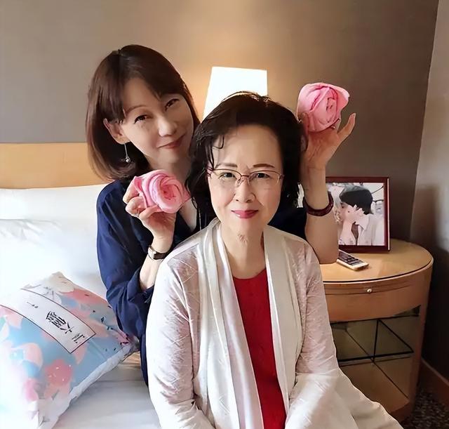 琼瑶遗作重燃：让平家子女和整个娱圈沉默，谁还记得《还珠格格》