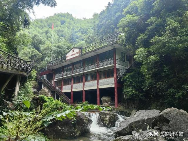 藏在浙南九寨沟里的红色秘境!可亲子徒步,在清溪飞瀑里寻凉意!