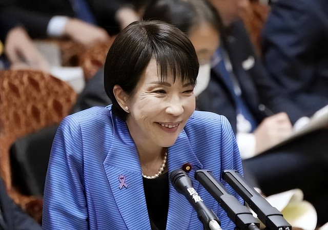 高市慌了？解放军对日改口，中方7字定性高市，日本搬出皇后求和