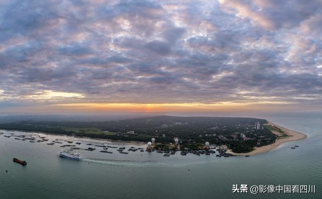 海南文昌：清澜海湾日出美景如画