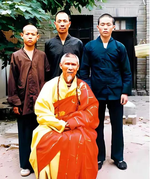 释永信倒台后，老乡才敢说实话，当年他想两三万一户买下整个村