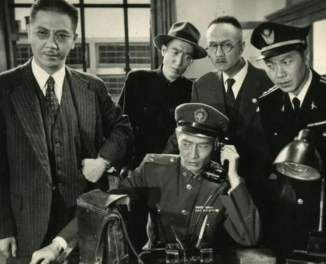 1956年，毛主席接见徐州地委书记时突然问：“四”加“南”读什么
