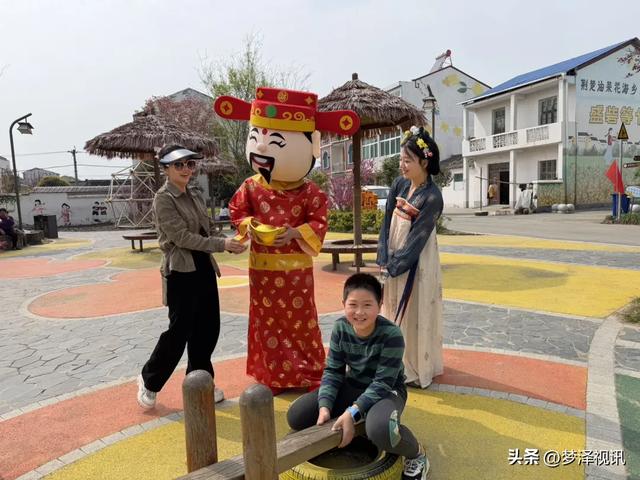 云梦县胡金店镇:花海遇国风 财神送好运