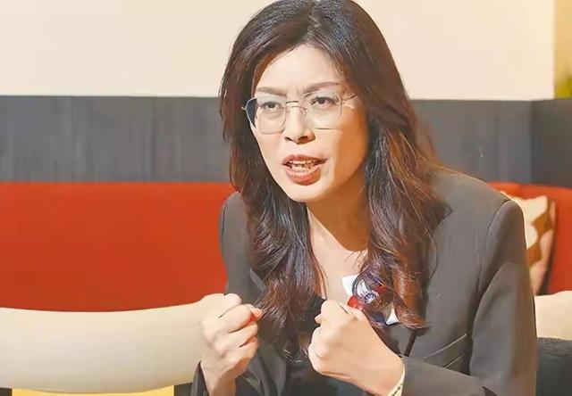 郑丽文不装了？国台办回应武统后，郑丽文宣称：绝不放弃武力保台