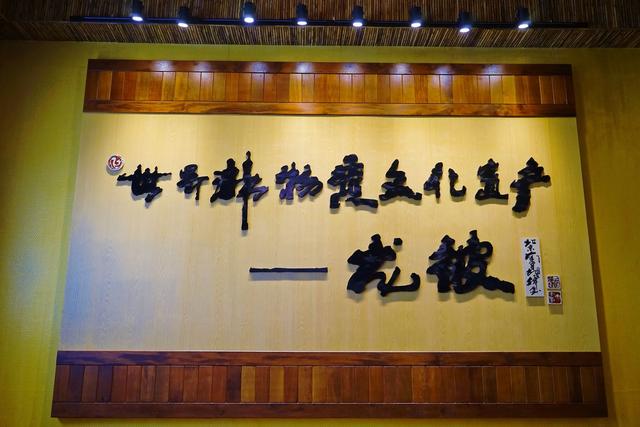 海南槟榔谷景区，探秘罕见的黎锦龙被，感受独特的黎苗民俗文化