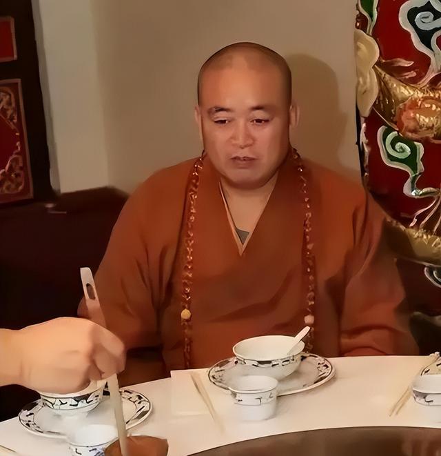 释永信被查不到两月，祸水再起，五名女性只是冰山一角