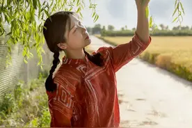 我有两个儿媳妇，大媳妇爱存钱，二媳妇爱花钱，两家生活大相径庭图片