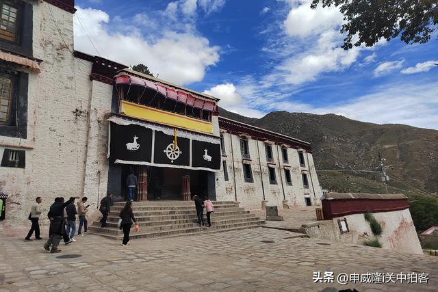 拉萨市：走进哲蚌寺