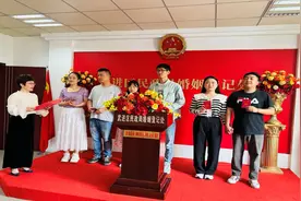 “520”领证小高峰—— 全市共有532对新人领证结婚图片