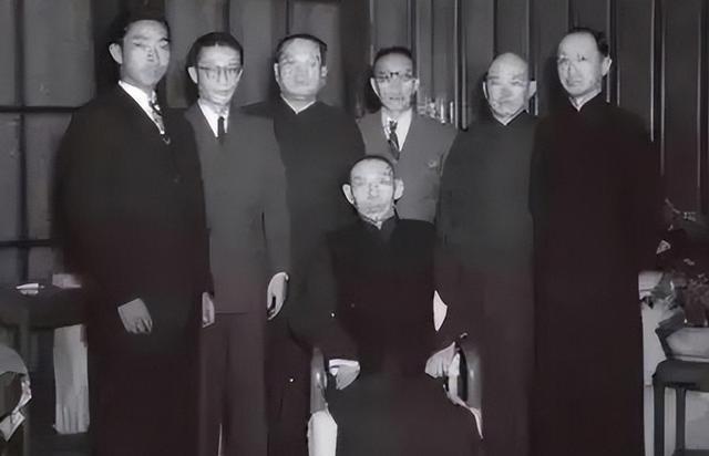 17岁赴港闯荡，49被枪杀，留给4妻15子半个铜锣湾，富过李嘉诚