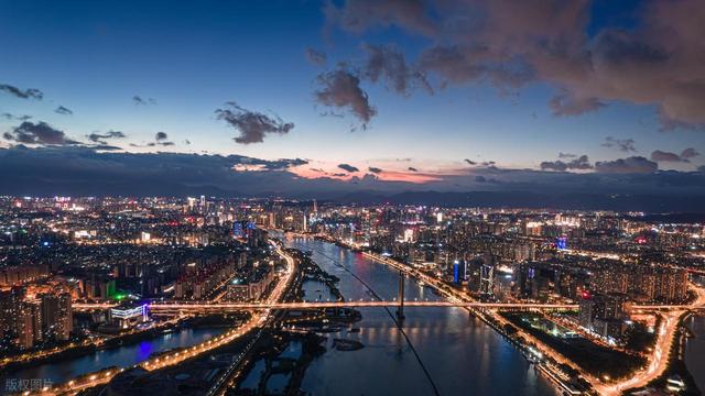 曾被说“没存在感”的省会，如今逆袭成省内第一城，彻底扬眉吐气