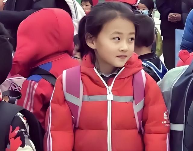 没钱还硬装？宁夏一笑成名拒绝百万签约的小女孩，现在成了这样