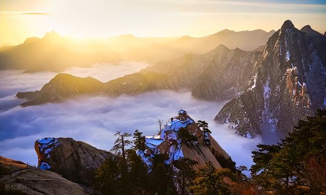 此生必爬的十大名山：从人间仙境到极限挑战，你敢来征服吗？